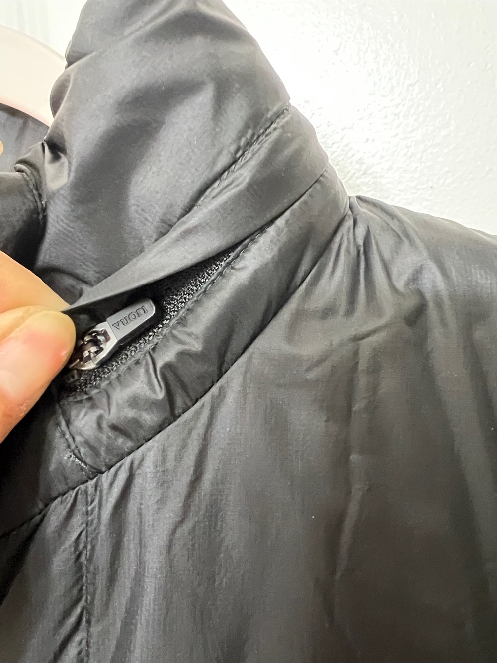 Vuori Black Quilted Puffer Jacket with built-in hoodie - Picture 5 of 8